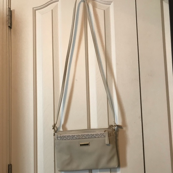 Tommy Hilfiger crossbody purse - Picture 1 of 2